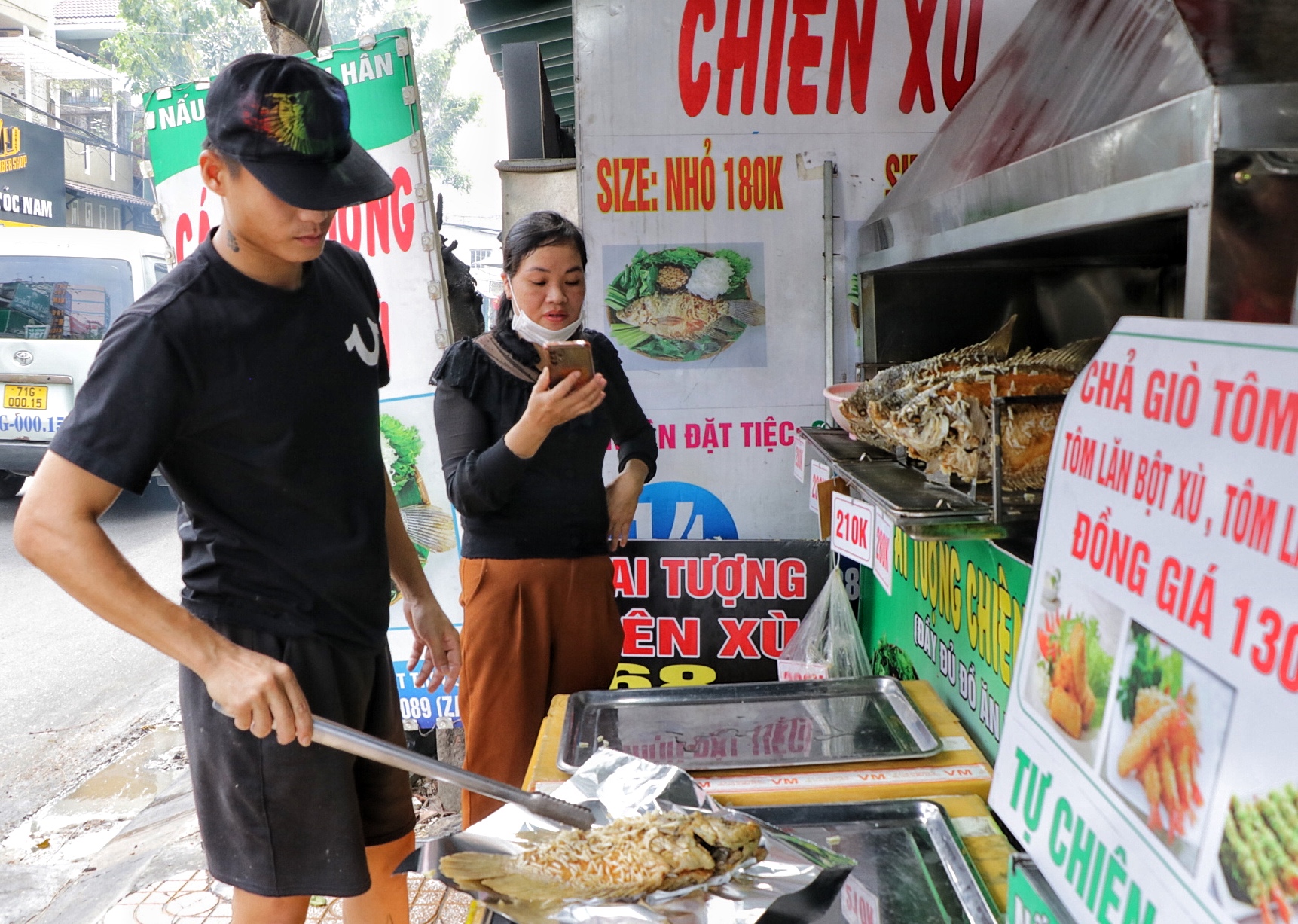 Quán tai tượng chiên xù ở TP.HCM có ngày bán hơn… 1 tấn cá: Bí quyết gì?- Ảnh 6.