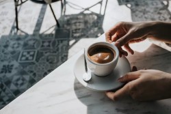 Warning about the harmful effects of drinking coffee on an empty stomach