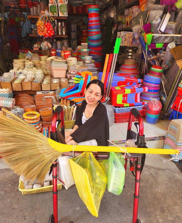 Đi chợ những ngày giáp tết để cảm nhận tình người- Ảnh 1.