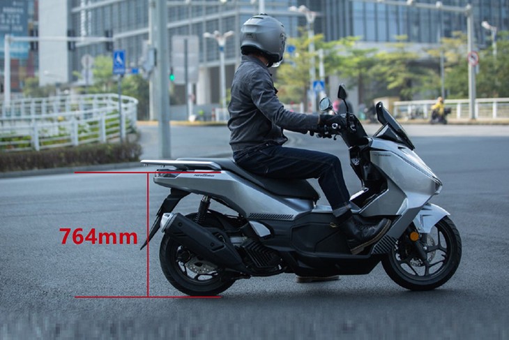 Cận cảnh Honda NWG150 2025, "đàn em" PCX từ 59 triệu đồng - Hình 3 Can canh Honda NWG150 2025,